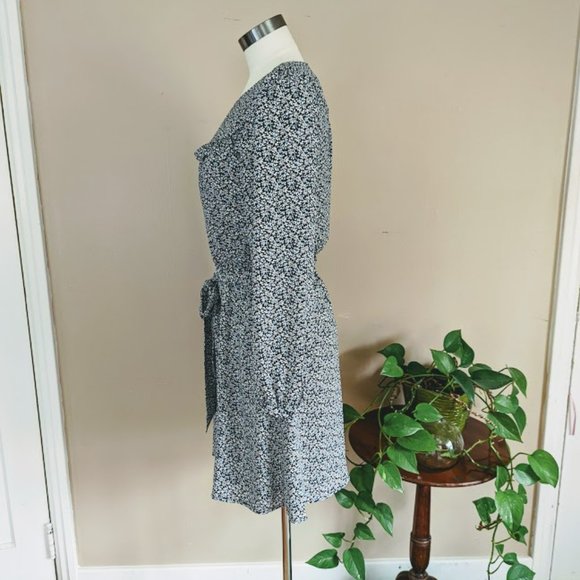 NWT Loft Floral Print Dress with ruffle detail and belted tie - Size 6 - Picture 3 of 10